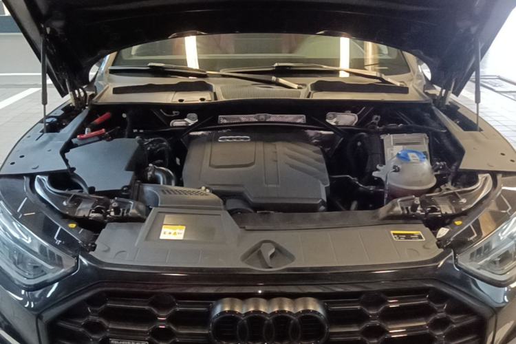 Used Audi Q5L 2023 40T Luxury Dynamic Model Engine Bay