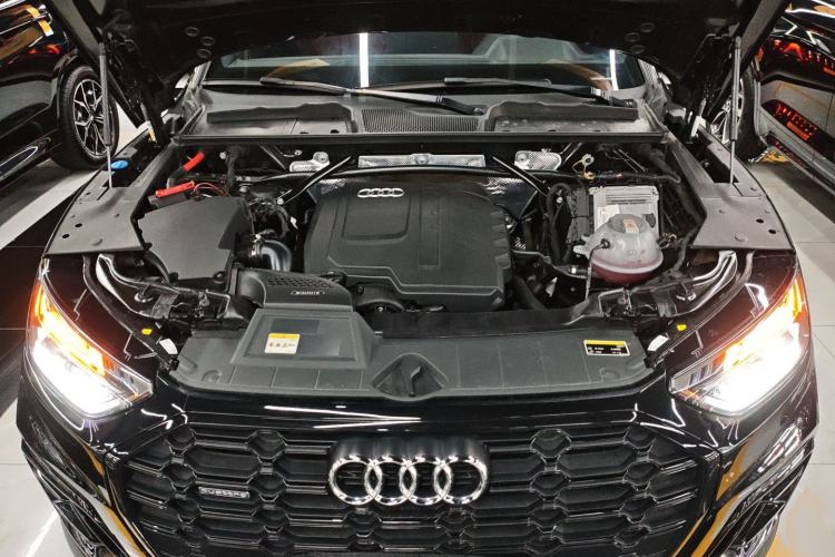 Used Audi Q5L 2023 40T Luxury Dynamic Model Engine Bay