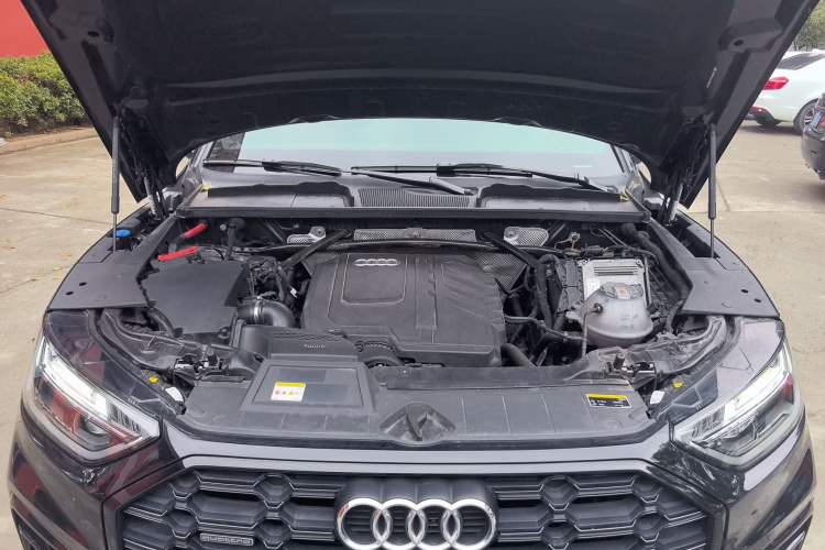 Used Audi Q5L 2023 40T Luxury Dynamic Model Engine Bay