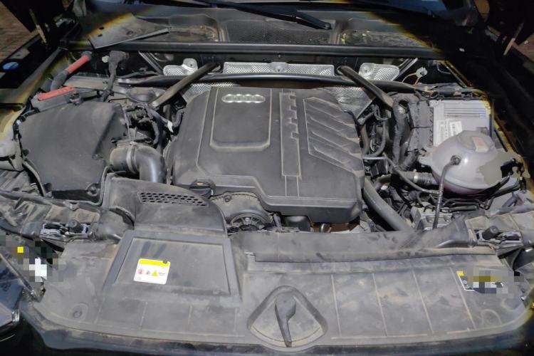 Used Audi Q5L 2023 40T Luxury Dynamic Model Engine Bay