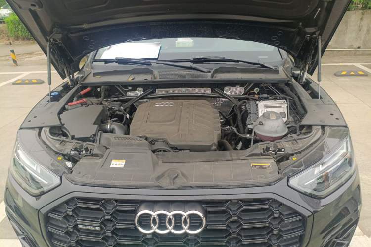 Used Audi Q5L 2023 40T Luxury Dynamic Model Engine Bay