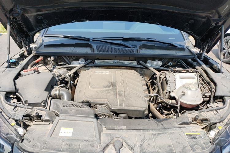 Used Audi Q5L 2023 40T Luxury Dynamic Model Engine Bay
