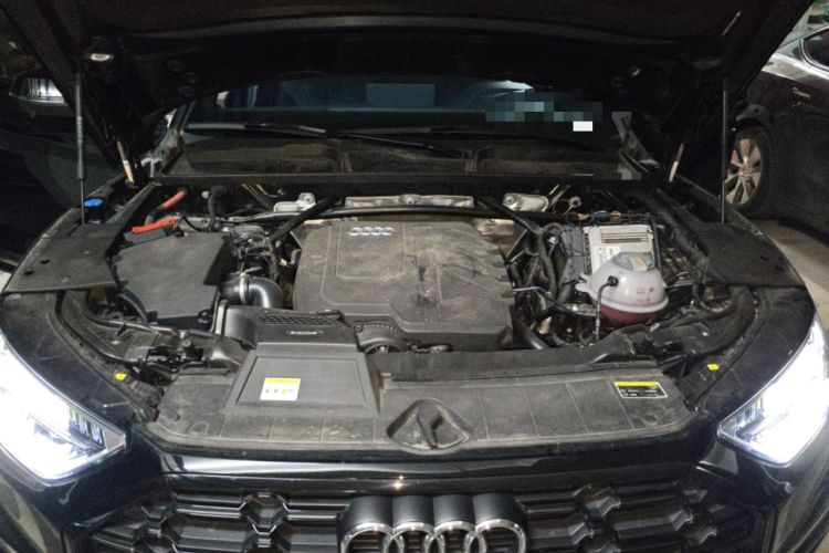 Used Audi Q5L 2023 40T Luxury Dynamic Model Engine Bay