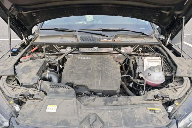 Used Audi Q5L 2023 40T Luxury Elegant Model Engine Bay