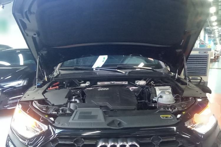 Used Audi Q5L 2023 40T Luxury Dynamic Model Engine Bay