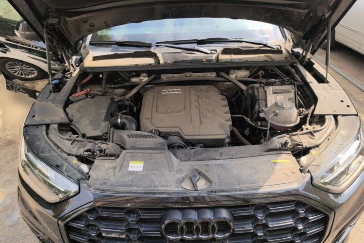 Used Audi Q5L 2023 40T Luxury Dynamic Model Engine Bay