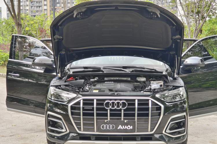 Used Audi Q5L 2023 40T Luxury Elegant Model Engine Bay