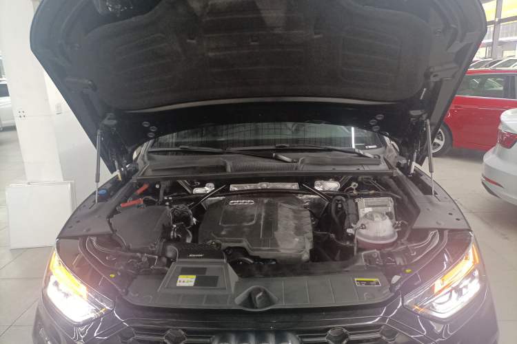 Used Audi Q5L 2023 40T Luxury Dynamic Model Engine Bay