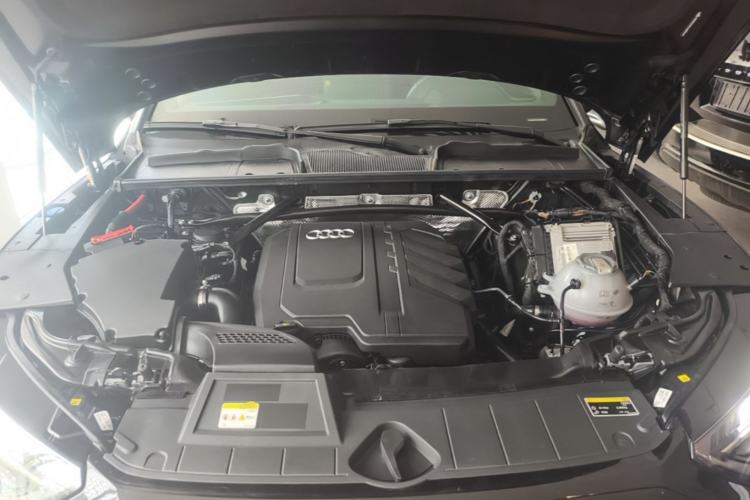 Used Audi Q5L 2023 40T Luxury Dynamic Model Engine Bay