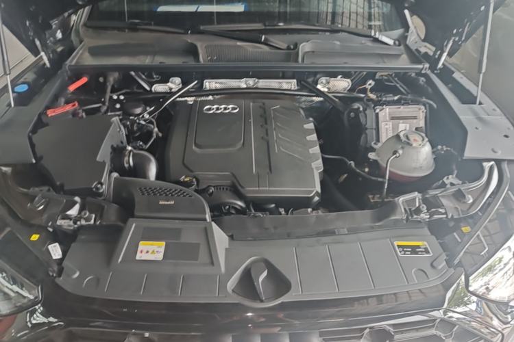 Used Audi Q5L 2023 40T Luxury Dynamic Model Engine Bay