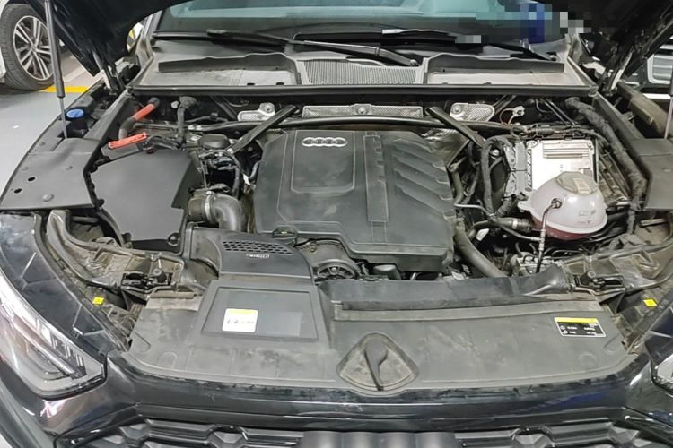 Used Audi Q5L 2023 40T Luxury Dynamic Model Engine Bay