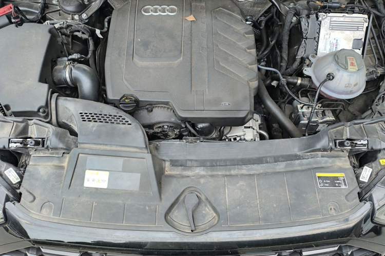 Used Audi Q5L 2023 40T Luxury Dynamic Model Engine Bay