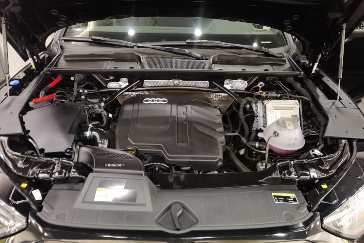 Used Audi Q5L 2023 40T Luxury Dynamic Model Engine Bay