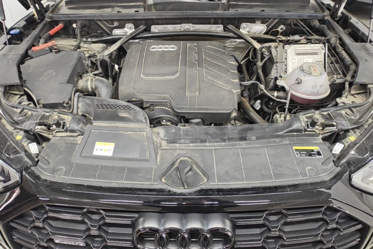 Used Audi Q5L 2023 40T Luxury Dynamic Model Engine Bay