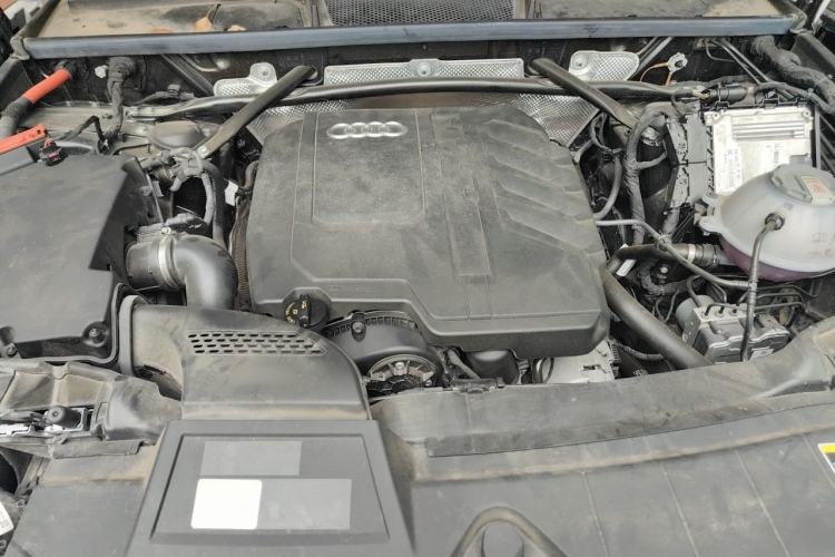 Used Audi Q5L 2023 40T Luxury Dynamic Model Engine Bay