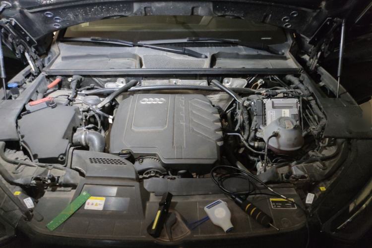 Used Audi Q5L 2023 40T Luxury Dynamic Model Engine Bay