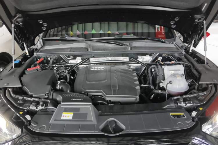 Used Audi Q5L 2023 40T Luxury Dynamic Model Engine Bay