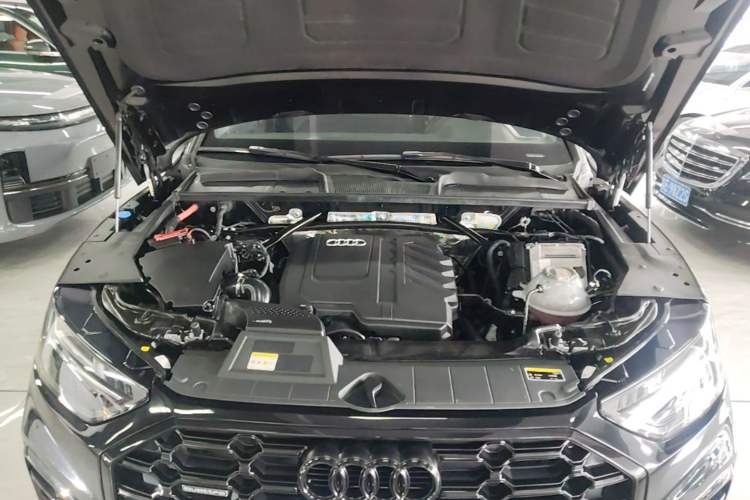 Used Audi Q5L 2023 40T Luxury Dynamic Model Engine Bay