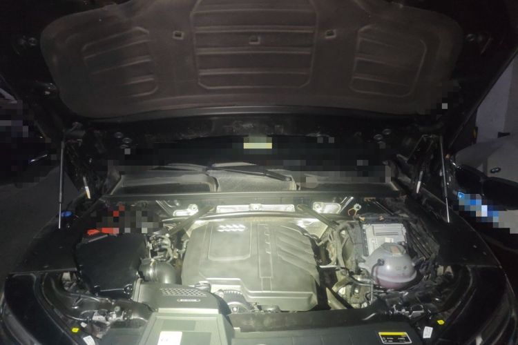 Used Audi Q5L 2023 40T Luxury Dynamic Model Engine Bay