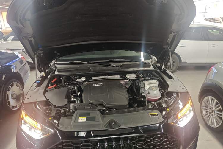 Used Audi Q5L 2023 40T Luxury Dynamic Model Engine Bay