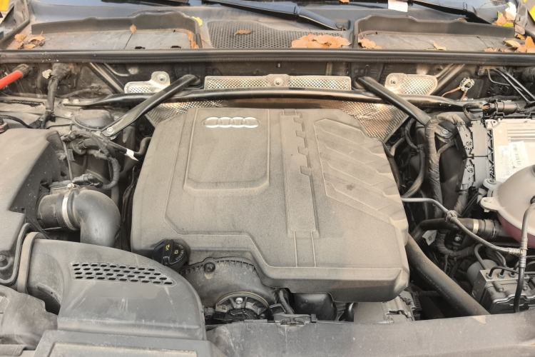 Used Audi Q5L 2023 40T Luxury Dynamic Model Engine Bay