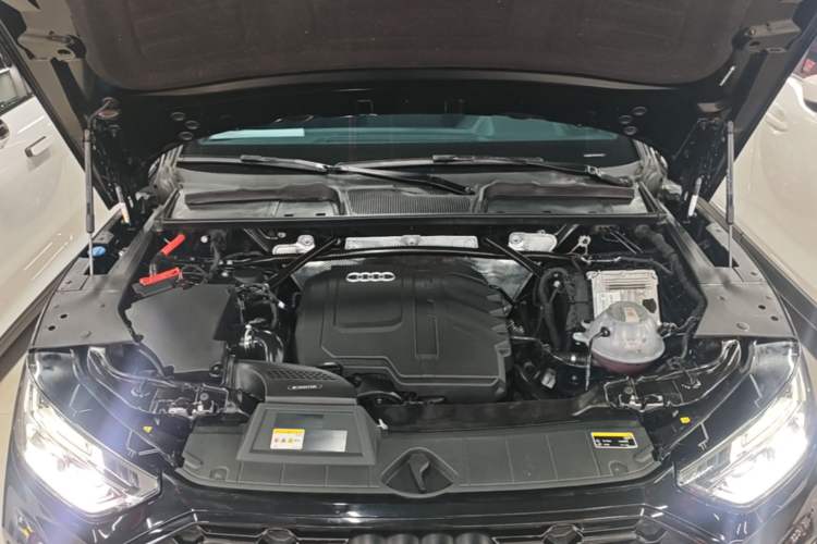 Used Audi Q5L 2023 40T Luxury Dynamic Model Engine Bay