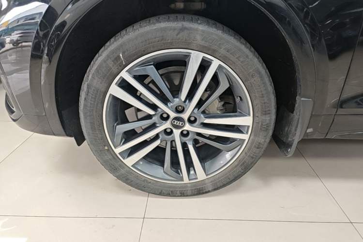 Used Audi Q5L 2023 40T Luxury Dynamic Model Exterior 4