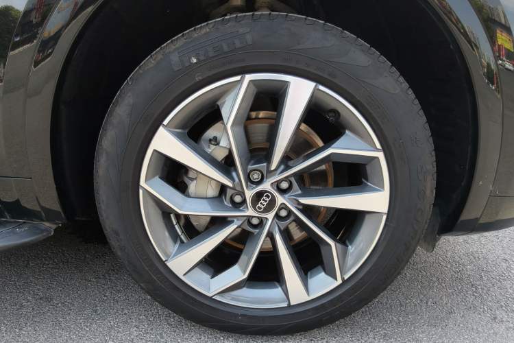 Used Audi Q5L 2023 40T Luxury Dynamic Model Exterior 6