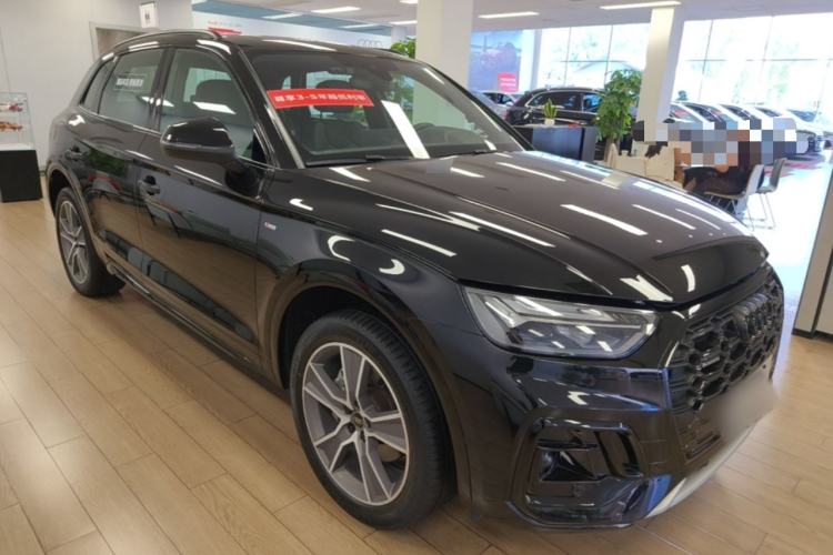 Used Audi Q5L 2023 40T Luxury Dynamic Model Front Right 45 Deg