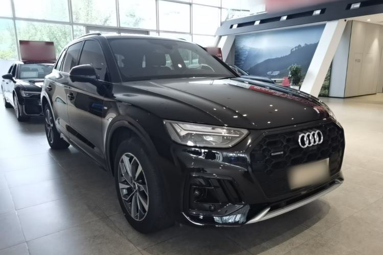 Used Audi Q5L 2023 40T Luxury Dynamic Model Front Right 45 Deg