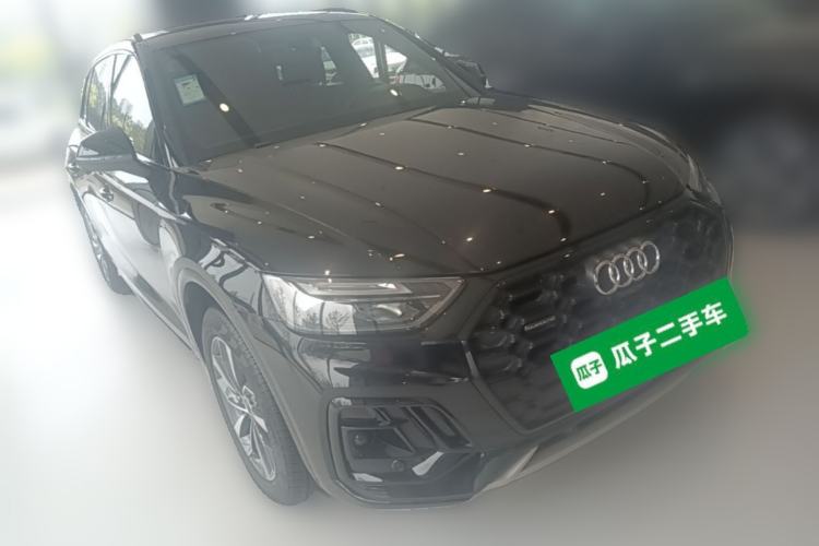 Used Audi Q5L 2023 40T Luxury Dynamic Model Front Right 45 Deg
