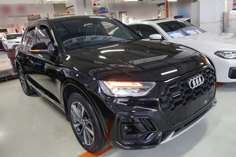 Used Audi Q5L 2023 40T Luxury Dynamic Model Front Right 45 Deg