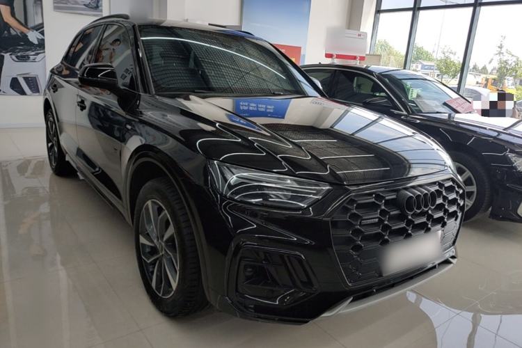 Used Audi Q5L 2023 40T Luxury Dynamic Model Front Right 45 Deg