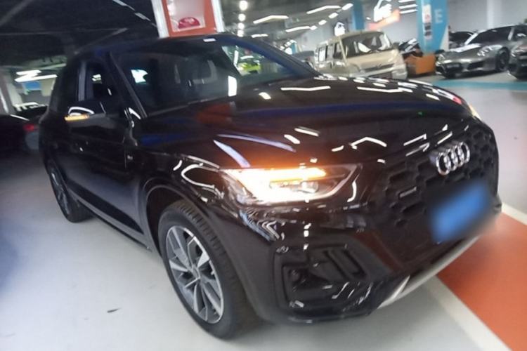 Used Audi Q5L 2023 40T Luxury Dynamic Model Front Right 45 Deg