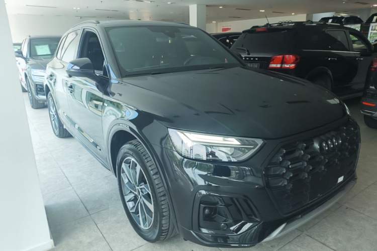 Used Audi Q5L 2023 40T Luxury Dynamic Model Front Right 45 Deg