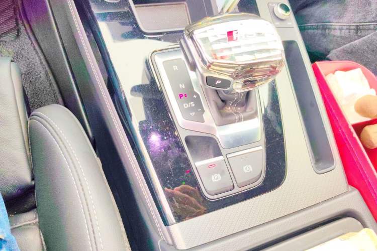 Used Audi Q5L 2023 40T Luxury Dynamic Model Gear Lever