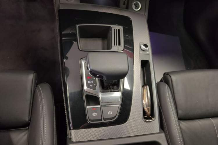 Used Audi Q5L 2023 40T Luxury Dynamic Model Gear Lever