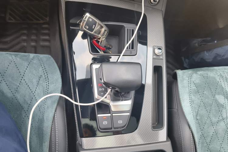 Used Audi Q5L 2023 40T Luxury Dynamic Model Gear Lever