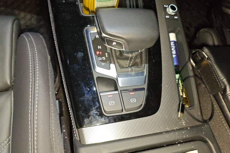 Used Audi Q5L 2023 40T Luxury Dynamic Model Gear Lever