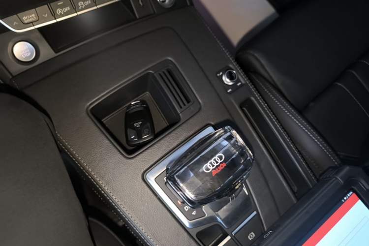 Used Audi Q5L 2023 45T Luxury Dynamic Model Gear Lever