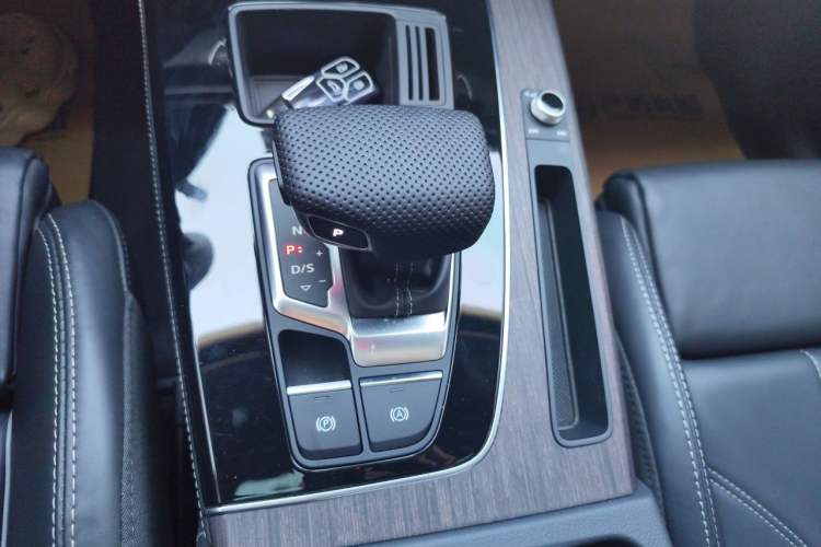 Used Audi Q5L 2023 45T Luxury Dynamic Model Gear Lever