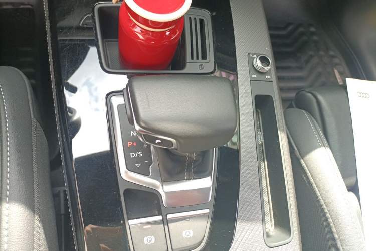 Used Audi Q5L 2023 40T Luxury Dynamic Model Gear Lever