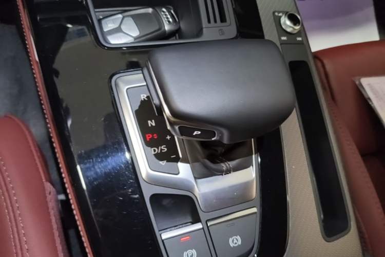 Used Audi Q5L 2023 40T Luxury Dynamic Model Gear Lever