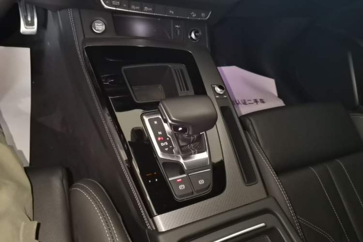 Used Audi Q5L 2023 40T Luxury Dynamic Model Gear Lever