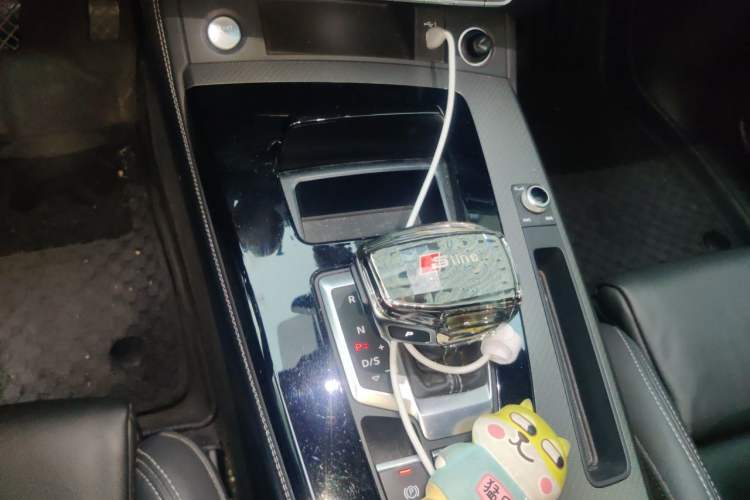 Used Audi Q5L 2023 40T Luxury Dynamic Model Gear Lever