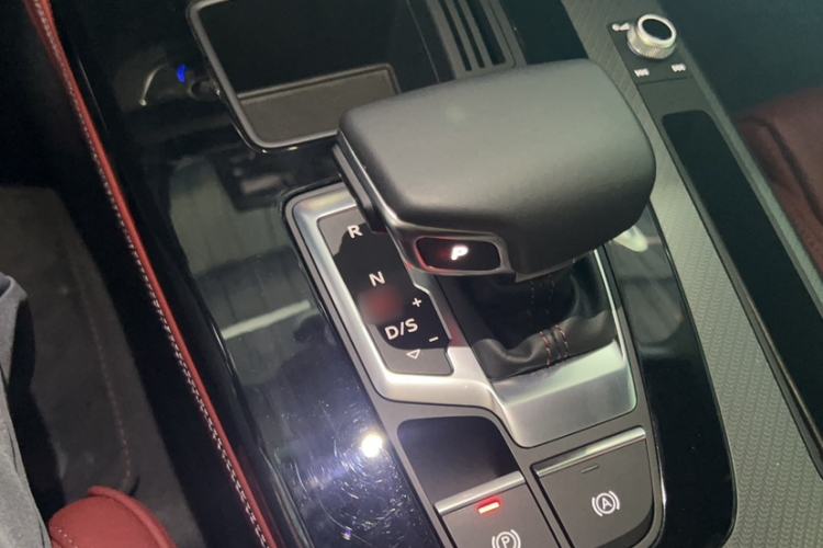 Used Audi Q5L 2023 40T Luxury Dynamic Model Gear Lever