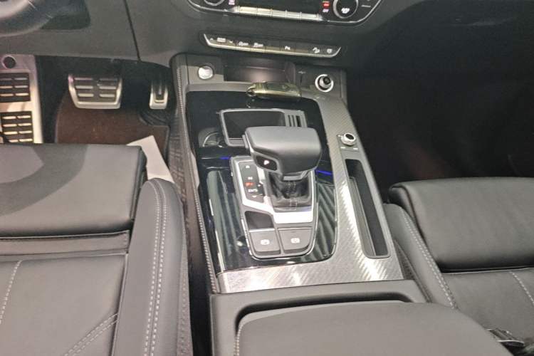 Used Audi Q5L 2023 40T Luxury Dynamic Model Gear Lever