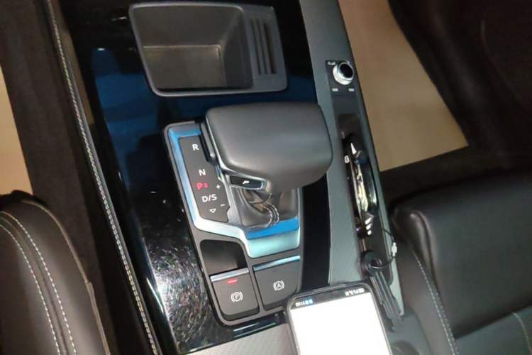 Used Audi Q5L 2023 40T Luxury Dynamic Model Gear Lever