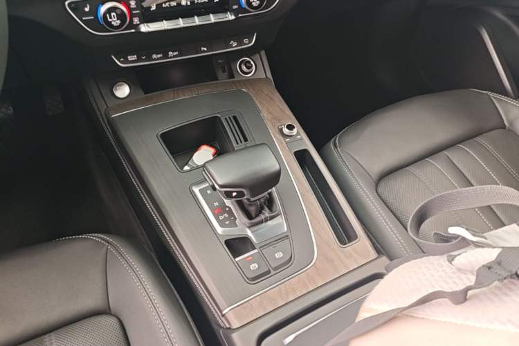 Used Audi Q5L 2023 40T Luxury Elegant Model Gear Lever