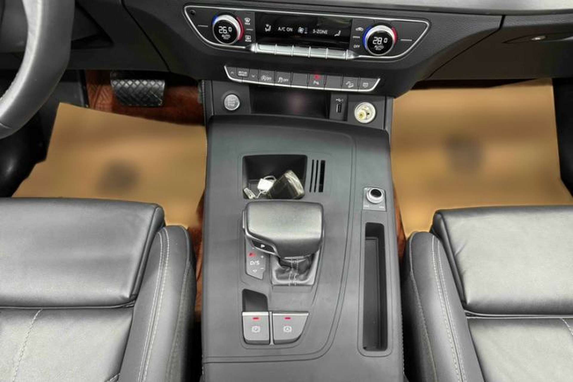 Used Audi Q5L 2023 40T Fashionable and Dynamic Edition Gear Lever